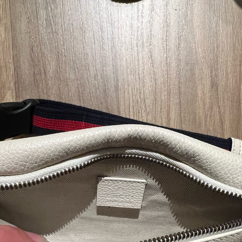 GUCCI Grained Calfskin Small Logo Belt Bag White - Picture 10 of 12